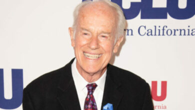Photo of ‘M*A*S*H’ Star Mike Farrell Discussed His ‘Sense of Pride’ from Being in the Marines