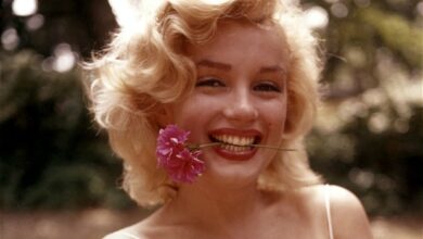 Photo of Marilyn Monroe was OVERDRAWN at time she ԁıеԁ after splurging on make-up, clothes and animal charities