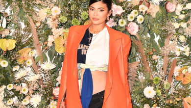 Photo of Kylie Jenner Says She’s Been ‘Reflecting’ on 2021, Including Both ‘Blessings’ and ‘Heartbreak’