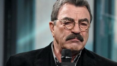 Photo of Tom Selleck Allegedly Stalling ‘Blue Bloods’Renewal Talks: Anonymous Source Says, Demanding Raise