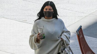 Photo of Kylie Jenner hides her curves as she’s seen for the first time since giving birth to son