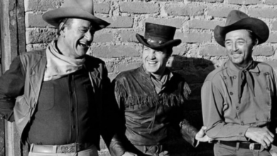 Photo of James Caan recounts his hilarious time working with John Wayne on the set of ‘El Dorado’ in 1997.