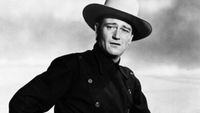 Photo of Luster Bayless, Man Behind Some of John Wayne’s Most Iconic Movie Looks, Dies at 84