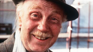 Photo of The Only Fools and Horses actor who ‘regretted’ not killing Hitler and whose sudden death sent shockwaves throughout the show