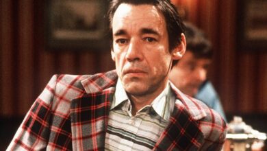 Photo of Only Fools and Horses legend Roger Lloyd-Pack looks worlds apart from Trigger in Mr. Bean cameo