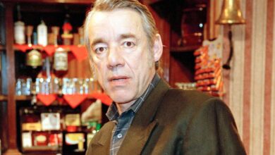 Photo of Only Fools and Horses icon Roger Lloyd Pack looks worlds apart from Trigger in Mr. Bean