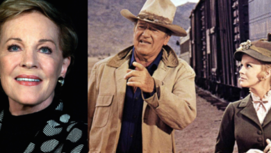 Photo of How does John Wayne comment and evaluate the person and film of Julie Andrews?