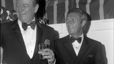 Photo of John Wayne and Steve McQueen Peed on a ‘Wall or Curtain’ Together Backstage at the Golden Globes