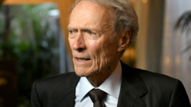 Photo of Clint Eastwood Poses With His 8 Children, Including Daughter He Didn’t Know He Had