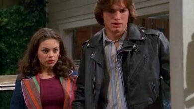 Photo of Ashton Kutcher Opened Up About Why It Was So Important For Him And Mila Kunis To Appear In The “That ’70s Show” Spinoff And Talked About The “Bizarre” Experience Of Returning To The Set After 16 Years
