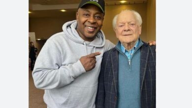 Photo of Only Fools and Horses fans go wild as David Jason reunites with former co-star