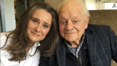 Photo of EXCLUSIVE: David Jason starred in play with unknown daughter and her mum – but didn’t know