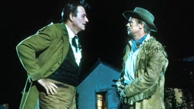 Photo of John Wayne’s set feud with The Alamo co-star who tried to leave just days into epic shoot
