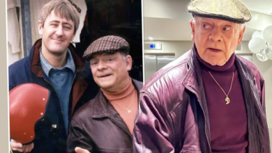 Photo of Sir David Jason, 83, steps out dressed as Del Boy for Only Fools and Horses event after getting hip operation